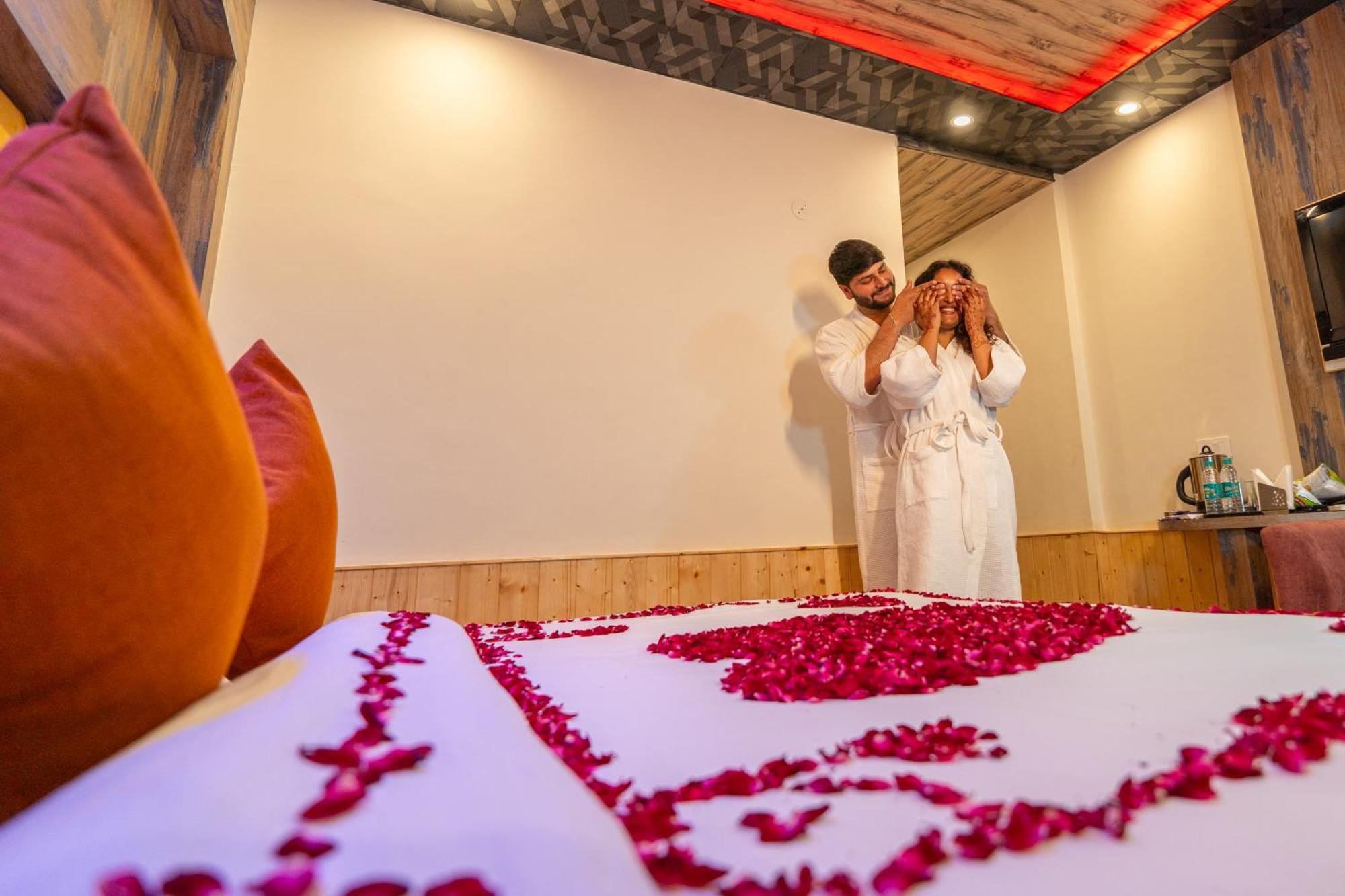 Hill River Resort - Central Heated & Air Cooled - Near Mall Road , Best Property Of Manali 2024- 2025 Zewnętrze zdjęcie