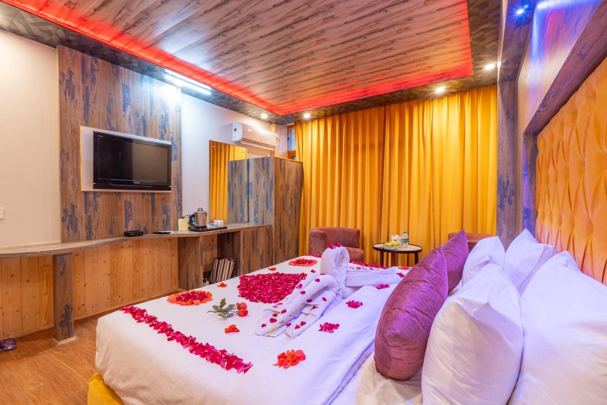 Hill River Resort - Central Heated & Air Cooled - Near Mall Road , Best Property Of Manali 2024- 2025 Zewnętrze zdjęcie